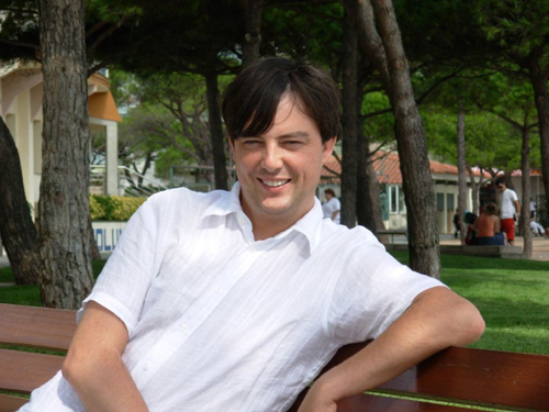 Claude verpoost even aan het strand van Playa D'Aro